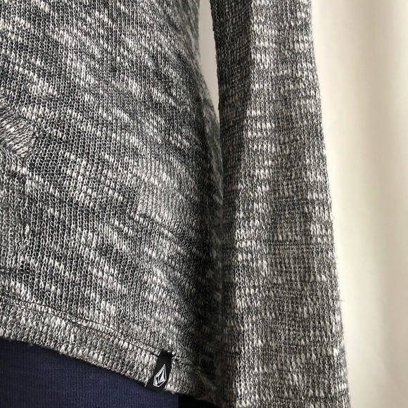 Volcom light weight V neck sweater - Picture 5 of 7
